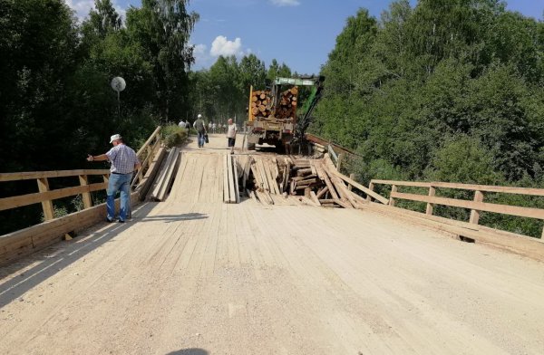 В Вологодской области обрушился мост