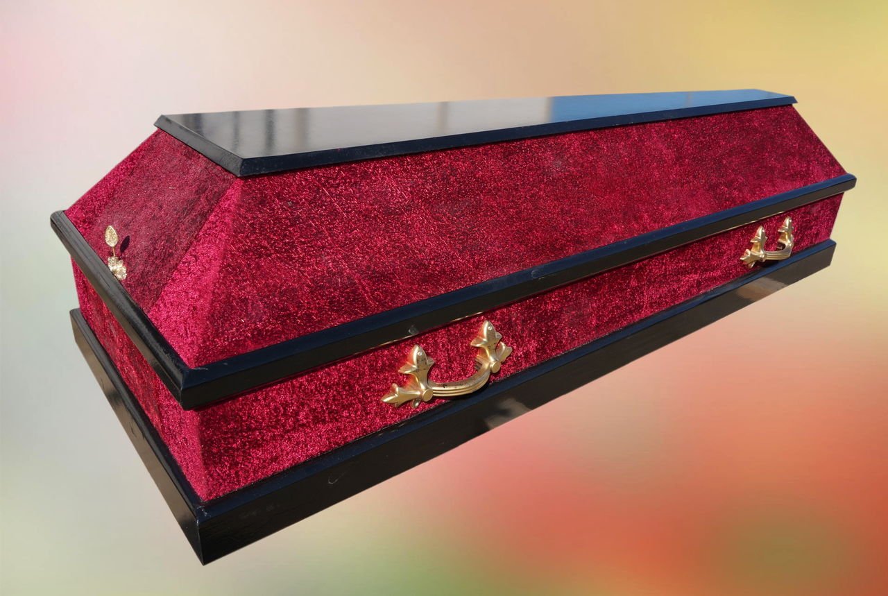 Coffin download. Гроб. Красный гроб. Красивые гробы. Красный гроб красивый.