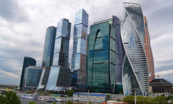 Мойщик окон сорвался с 30 этажа башни в «Москва-Сити»