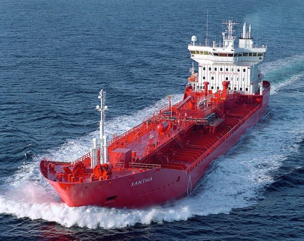 Сомалийские пираты захватили танкер с двумя гражданами России