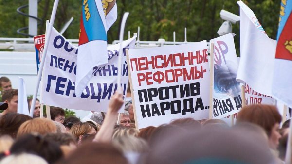 Ходячие антирекламы: Бузову, Собчак и Бородину высмеяли за одновременное одобрение пенсионной реформы