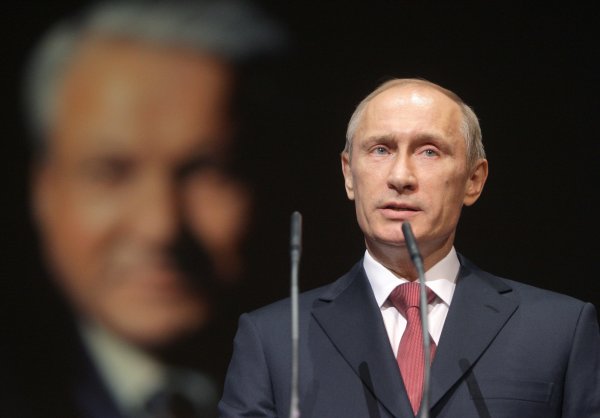 Не имеет морального права: Яшин обвинил Путина в создании «лихих 90-х»