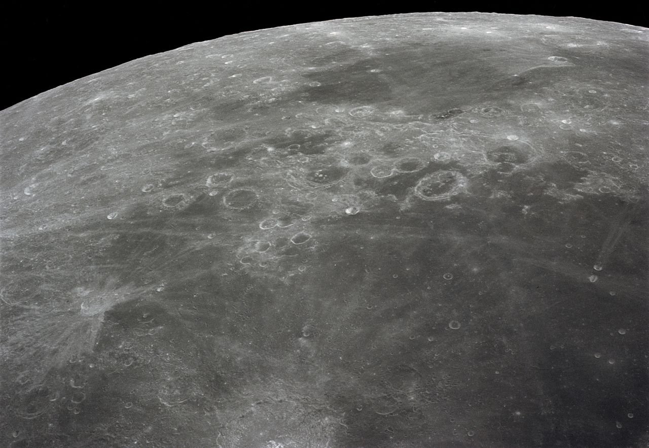Ученые объяснили появление 'человека на Луне'