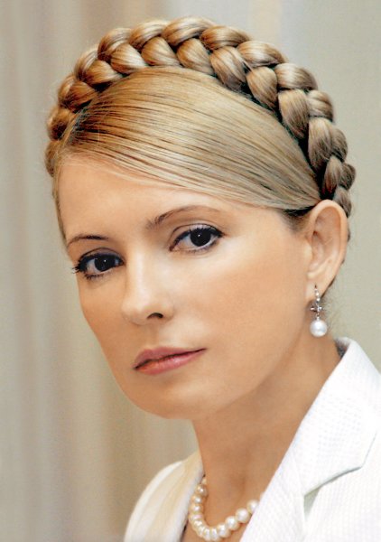 Грудь за голос: Юлия Тимошенко сверкнула декольте в преддверии выборов на Украине