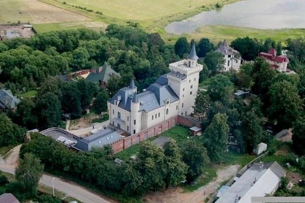 Земля проклята: Пугачёву и Галкина из замка выгнал призрак – Спиритолог