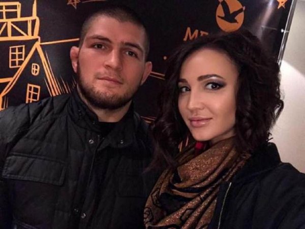 «Супруга чемпиона UFC»: Западные СМИ «выдали Бузову замуж» за Нурмагомедова