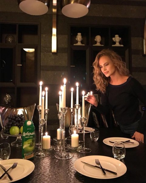 Певица Глюкоза опубликовала в Instagram пикантное фото Паулины Андреевой