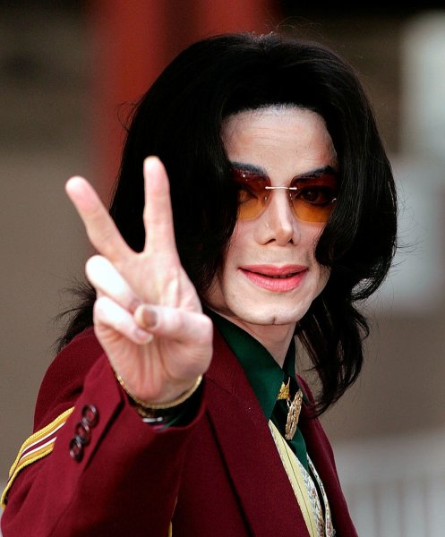 Майкл Джексон стал богатейшим умершим артистом