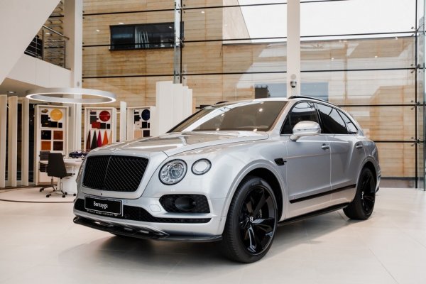 Bentley Bentayga Silver Frost для России оценен в 26 млн рублей