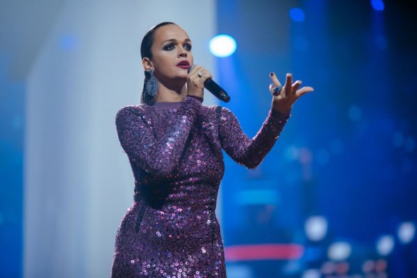 Отеки и жирок: Певица Слава призналась, что не влазит в гастрольные платья
