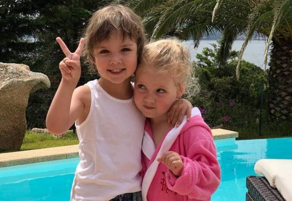 Дети вырастут извращенцами: Пугачева и Галкин дают близнецам аморальное сексуальное воспитание