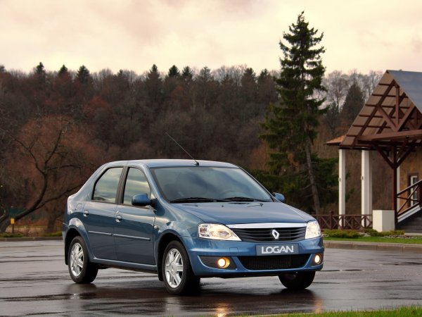 Лайфхак за 250 рублей: Как «осветить» Renault Logan рассказал владелец