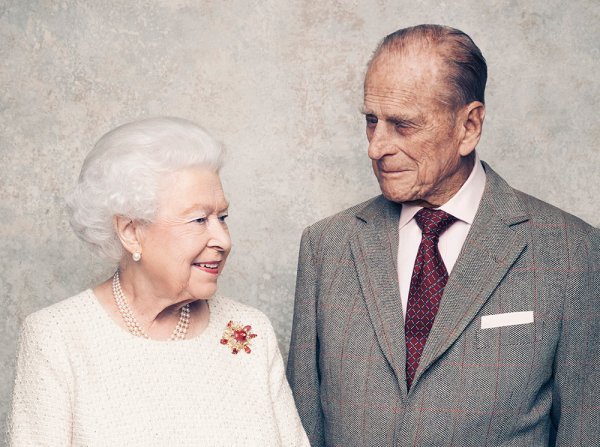 Поклонники переживают за здоровье 97-летнего мужа королевы Елизаветы