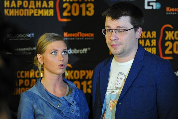 Сделает жирухой: Харламов признал, что подсадил Асмус на фаст-фуд
