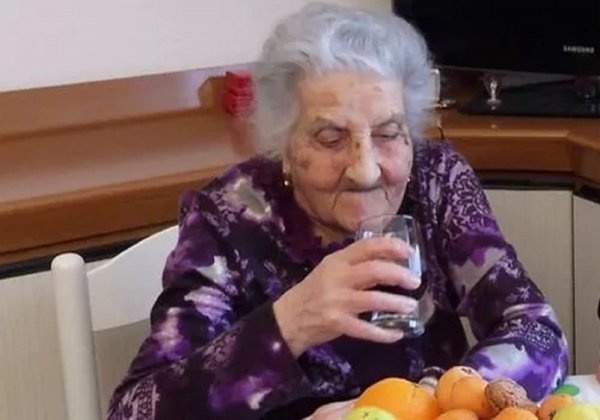 Винная диета продлевает жизнь: 100-летняя «пьяница» из Италии раскрыла секрет долголетия