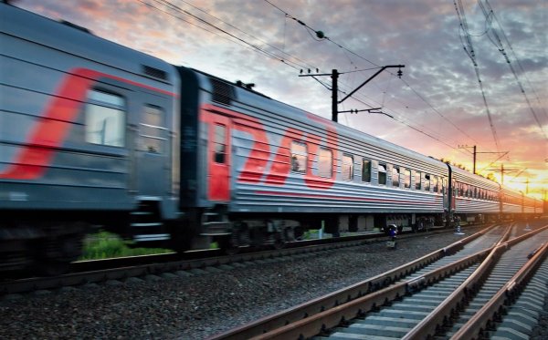 «Будешь умничать, выйдешь на ходу»: Проводница РЖД угрожала выбросить «сложного» пассажира из поезда