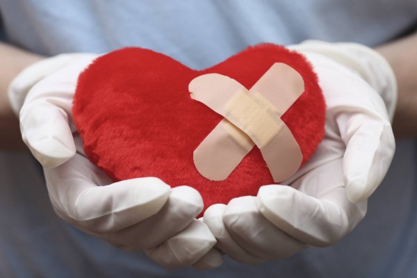 Врачи: «Синдром разбитого сердца» может намекать на рак