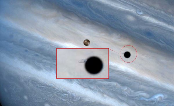 Инопланетная бензоколонка: НЛО «заправляющиеся» возле Юпитера заснял телескоп