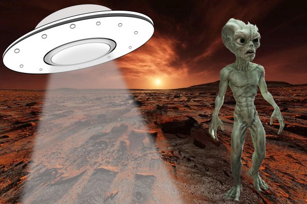 Космические мусорщики: НЛО на Марсе «пылесосит» остатки древних цивилизаций