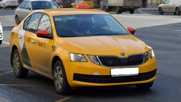 Московский таксист рассказал, сколько «зарабатывает» Skoda Octavia A7 за день работы в «экономе» и «комфорте»