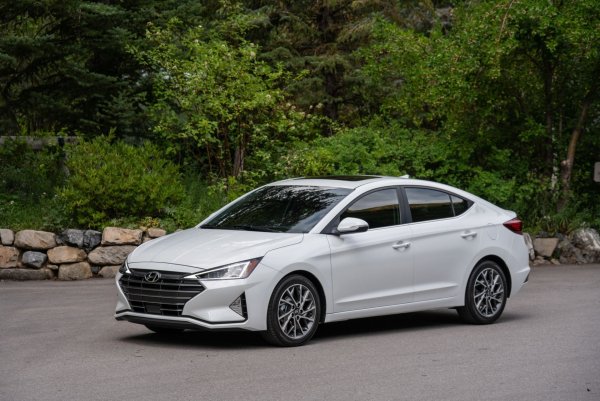 Нужно тщательно проверить перед покупкой: Чем может расстроить Hyundai Elantra третьего поколения со «вторички»