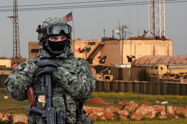 «Изгоняющий америкосов»: Российский спецназ «выхватил» базу морпехов США в Сирии